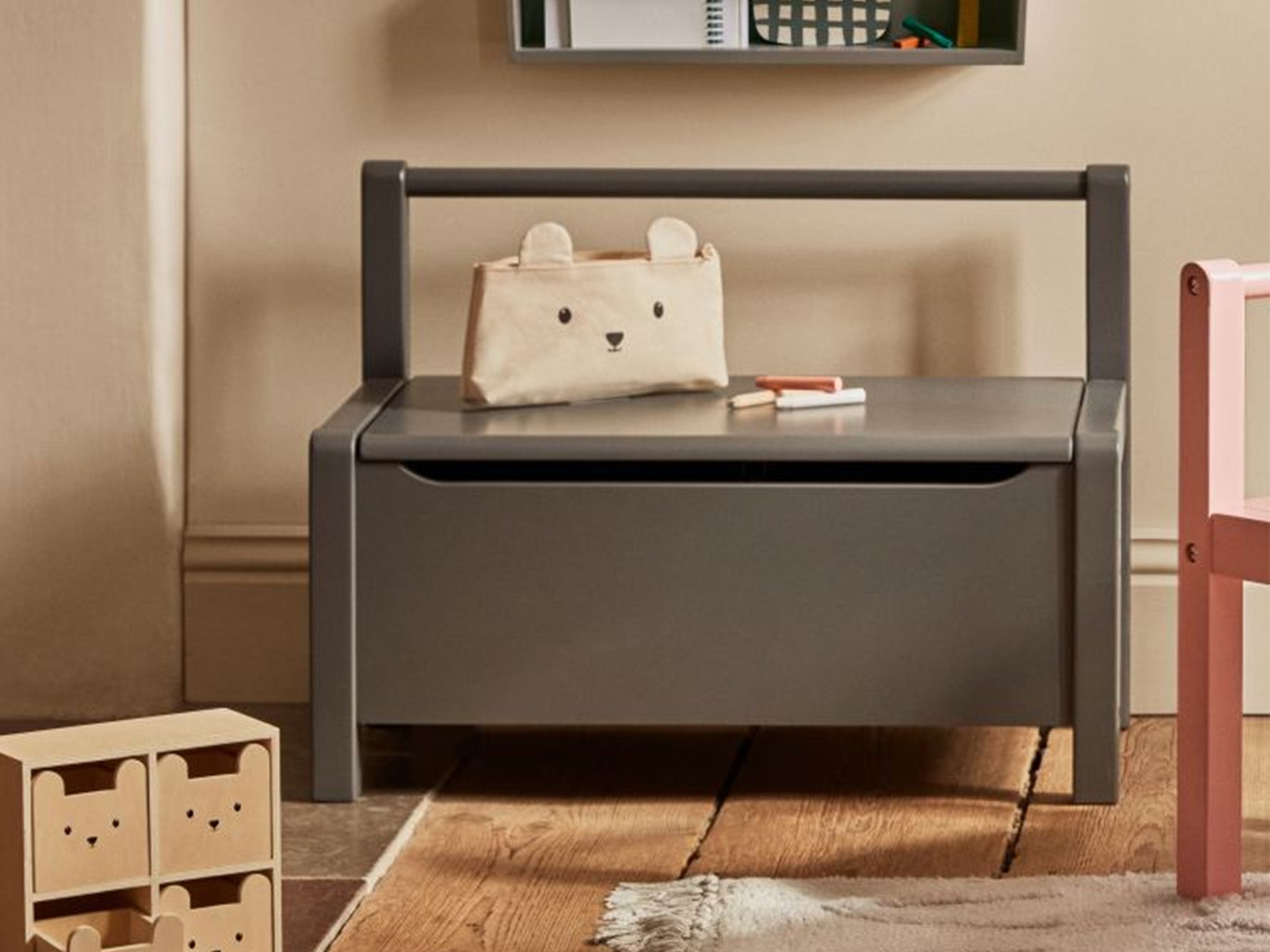 H and m outlet home furniture